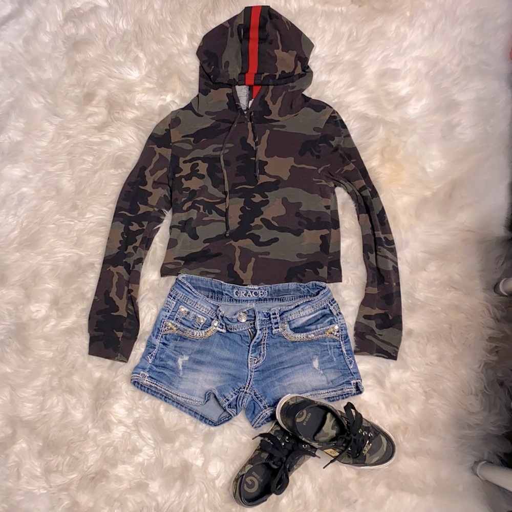 Super Cute Hooded Camo Long sleeve Crop Top